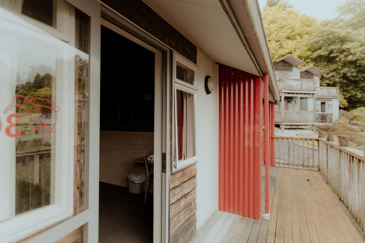 Waitomo Village Chalets Home Of Kiwipaka Waitomo Caves Exteriér fotografie